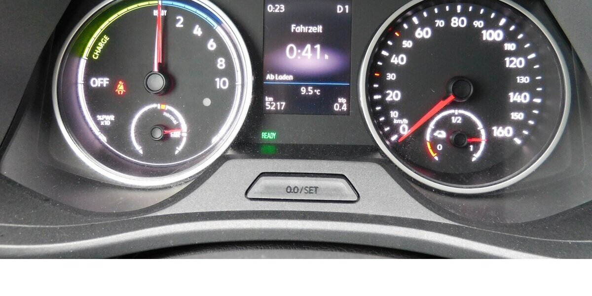 VW T6.1 Transporter 1 Abt e- Lang 4-Gang Automatic 5.200 km 17.690 &euro; Vordorf 38533