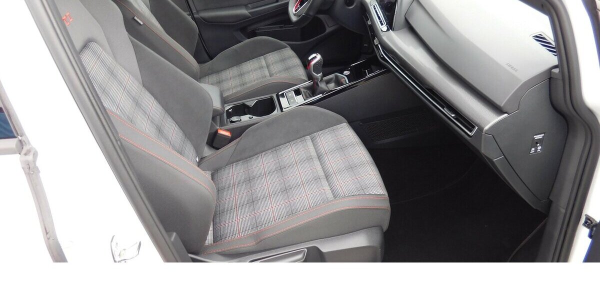 VW Golf GTI Golf 2.0 VIII TSI Performance 4Trg Navi 25.100 km 23.990 &euro; Vordorf 38533
