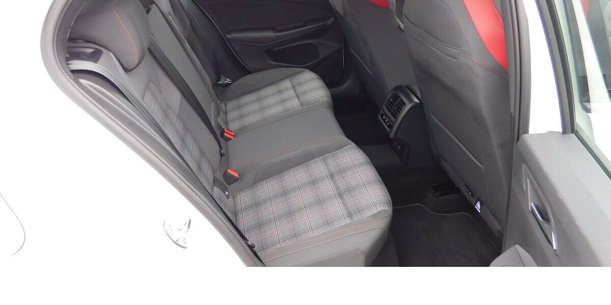 VW Golf GTI Golf 2.0 VIII TSI Performance 4Trg Navi 29.900 km 24.990 &euro; Vordorf 38533