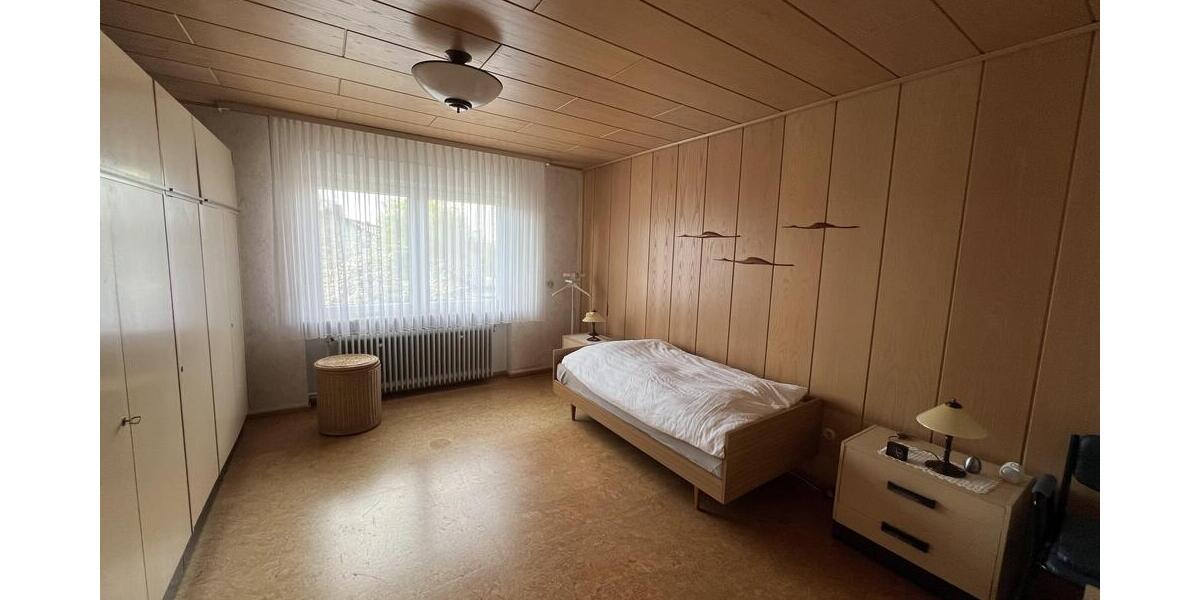Geräumiges Schlafzimmer OG