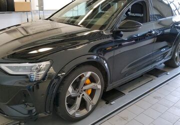Audi e-tron 30.900 km 44.950 &euro; Salzgitter 38259