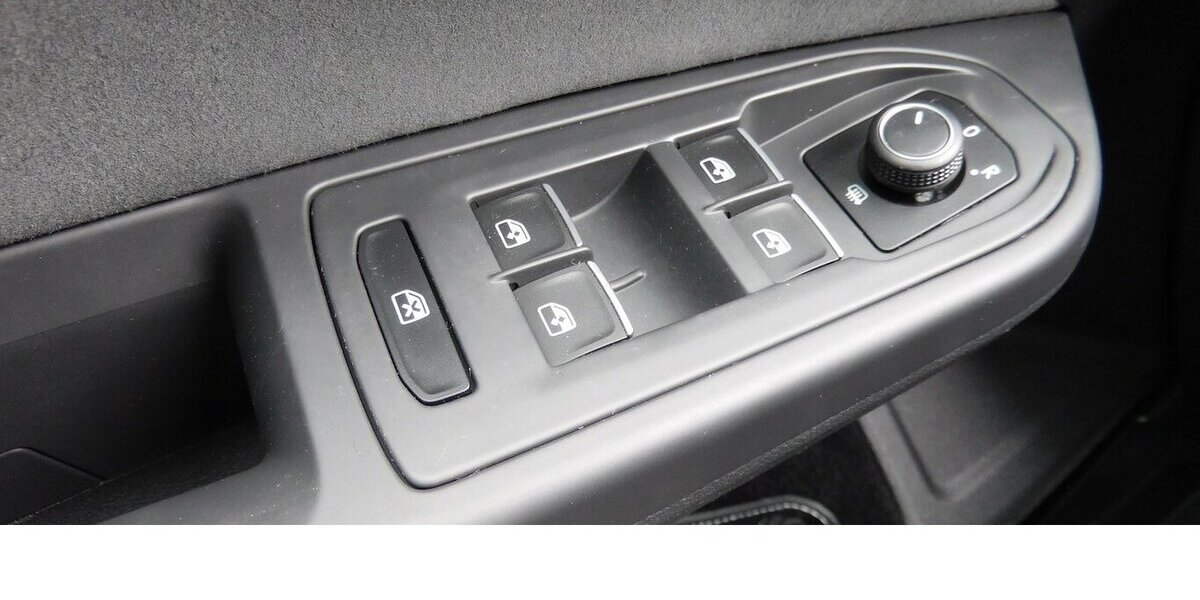 VW Golf GTI Golf 2.0 VIII TSI Performance 4Trg Navi 29.900 km 24.990 &euro; Vordorf 38533