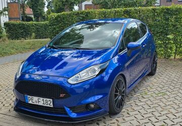 Ford Fiesta 183.000 km 7.100 &euro; Peine 31224