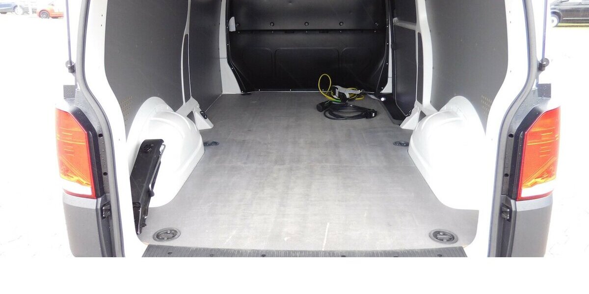 VW T6.1 Transporter 1 Abt e- Lang 4-Gang Automatic 5.200 km 17.690 &euro; Vordorf 38533