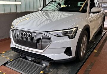 Audi e-tron 41.073 km 29.990 &euro; Braunschweig 38122