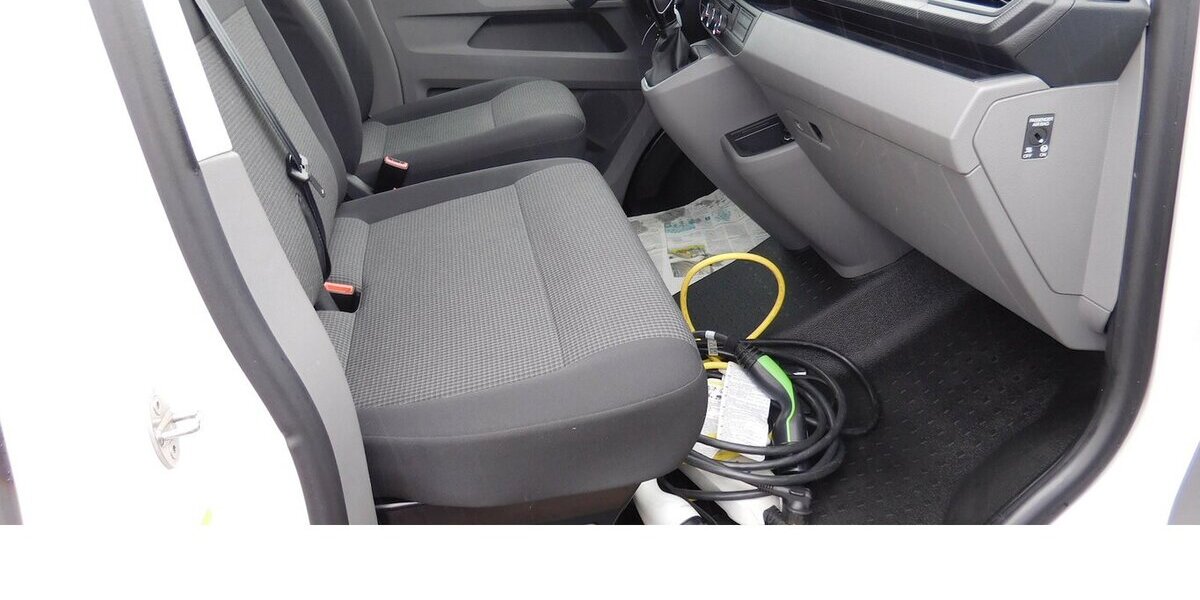 VW T6.1 Transporter 1 Abt e- Lang 4-Gang Automatic 5.200 km 17.690 &euro; Vordorf 38533