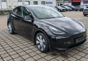Tesla Model Y 80.566 km 33.470 &euro; Braunschweig 38112