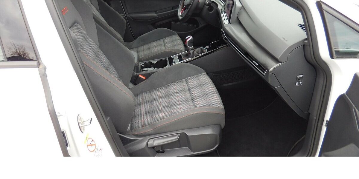 VW Golf GTI Golf 2.0 VIII TSI Performance 4Trg Navi 29.900 km 24.990 &euro; Vordorf 38533