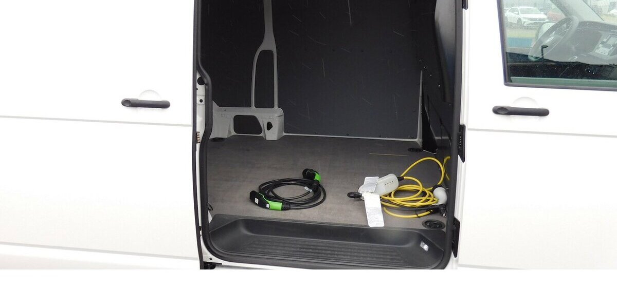 VW T6.1 Transporter 1 Abt e- Lang 4-Gang Automatic 5.200 km 17.690 &euro; Vordorf 38533