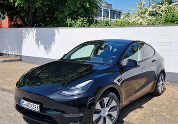Tesla Model Y 31.990 km 36.300 &euro; Braunschweig 38122