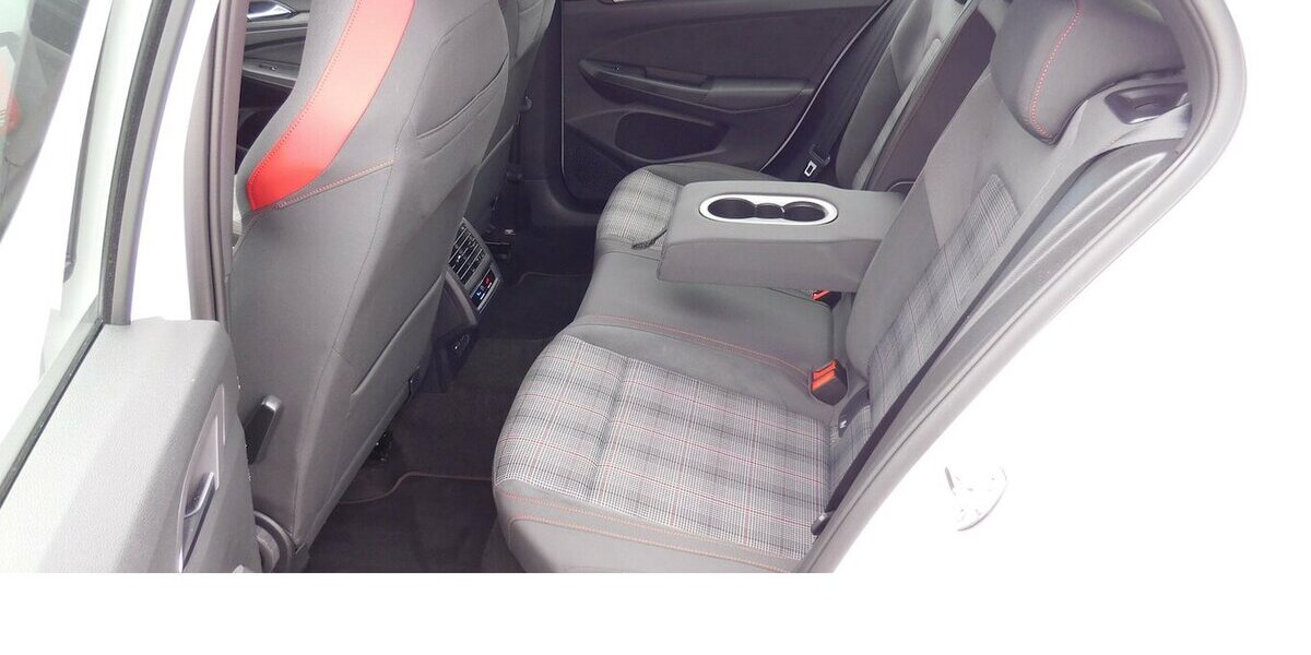 VW Golf GTI Golf 2.0 VIII TSI Performance 4Trg Navi 29.900 km 24.990 &euro; Vordorf 38533