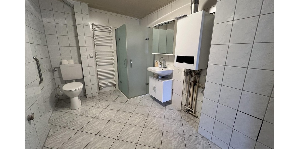 Badezimmer (EG)