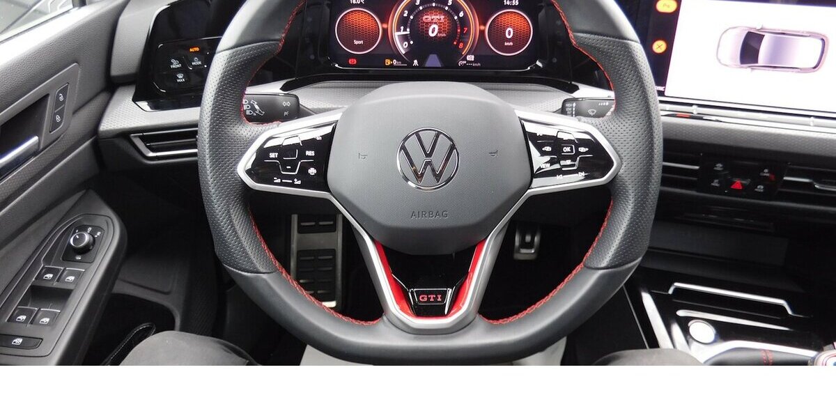 VW Golf GTI Golf 2.0 VIII TSI Performance 4Trg Navi 29.900 km 24.990 &euro; Vordorf 38533