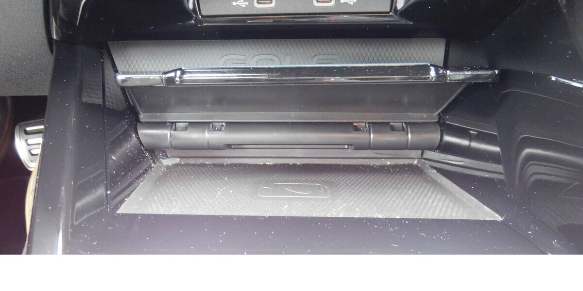 VW Golf GTI Golf 2.0 VIII TSI Performance 4Trg Navi 29.900 km 24.990 &euro; Vordorf 38533